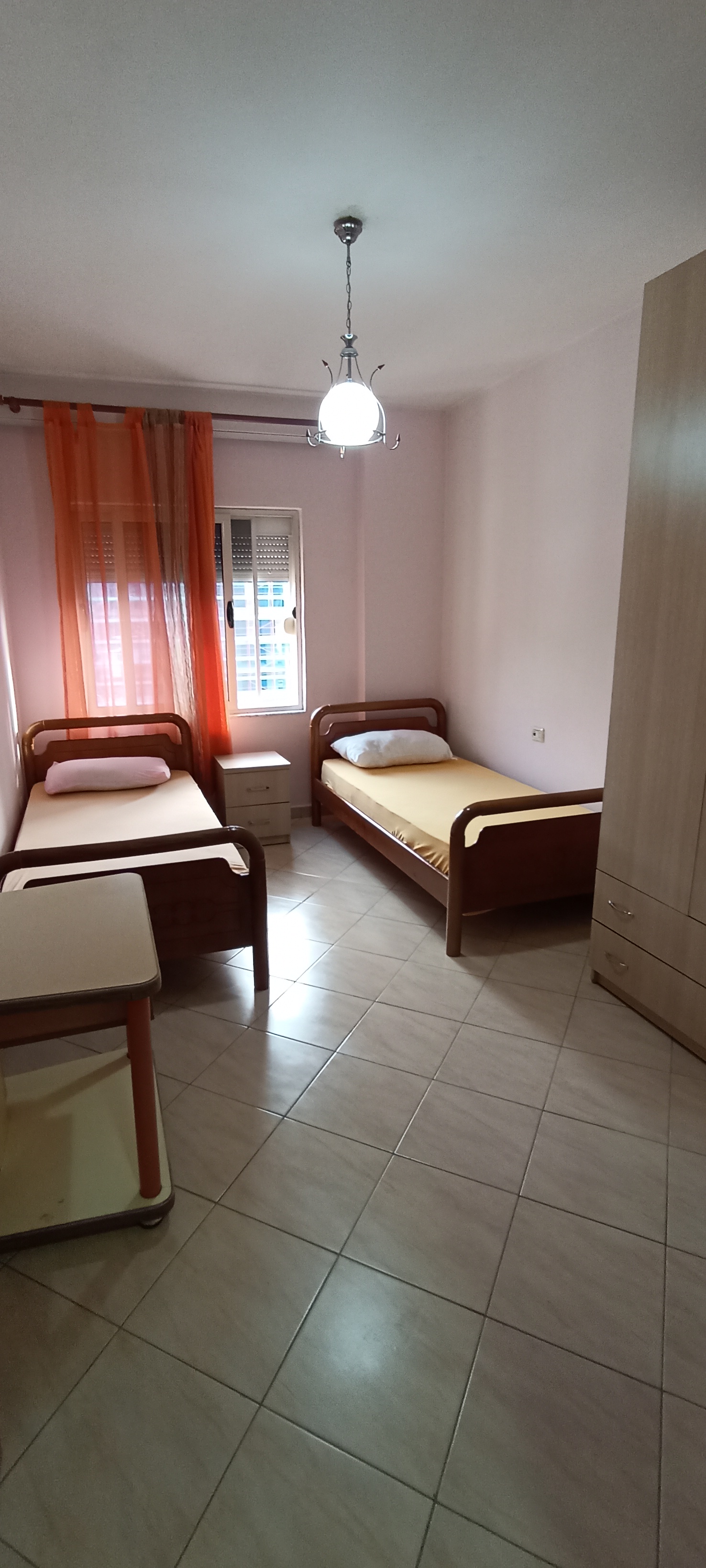 Apartament 2+1, Komuna e Parisit
