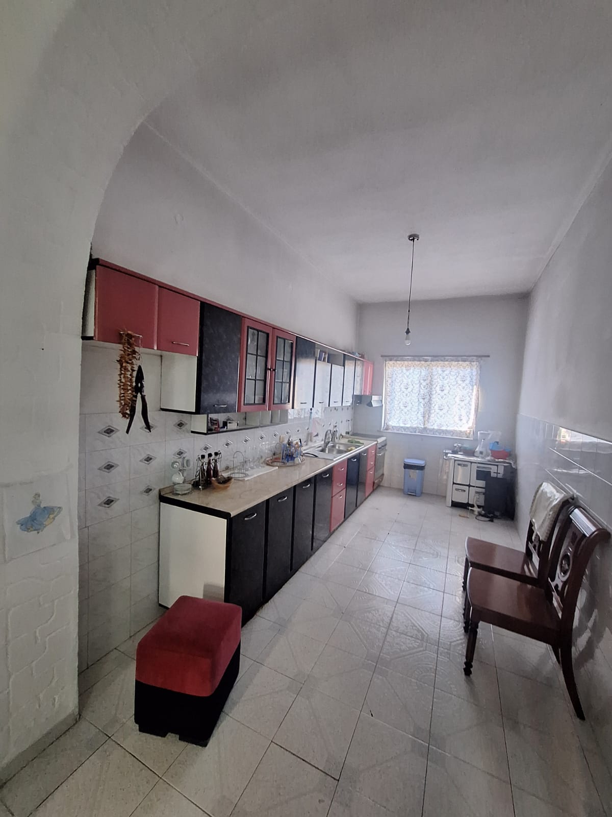 🏠 1+1 ME QIRA – KODRA E PRIFTIT – 40,000 lekë/muaj