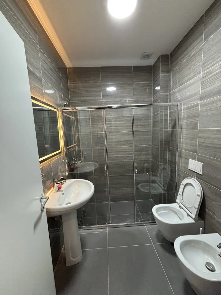 Tirane, jepet me qera apartament 1+1+Ballkon Kati 0, 60 m² (KODRA E DIELLIT)